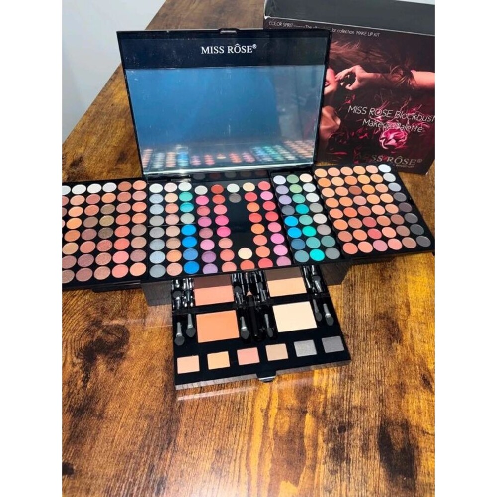 Makeup kit. - Picture 7 of 8
